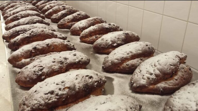 Kerststollen op een rij